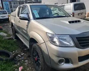 Toyota Hilux 2013 Silver