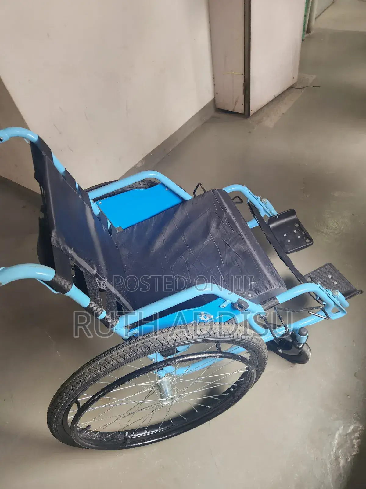 Very Strong Heavy Duty宛若brand New Wheelchair