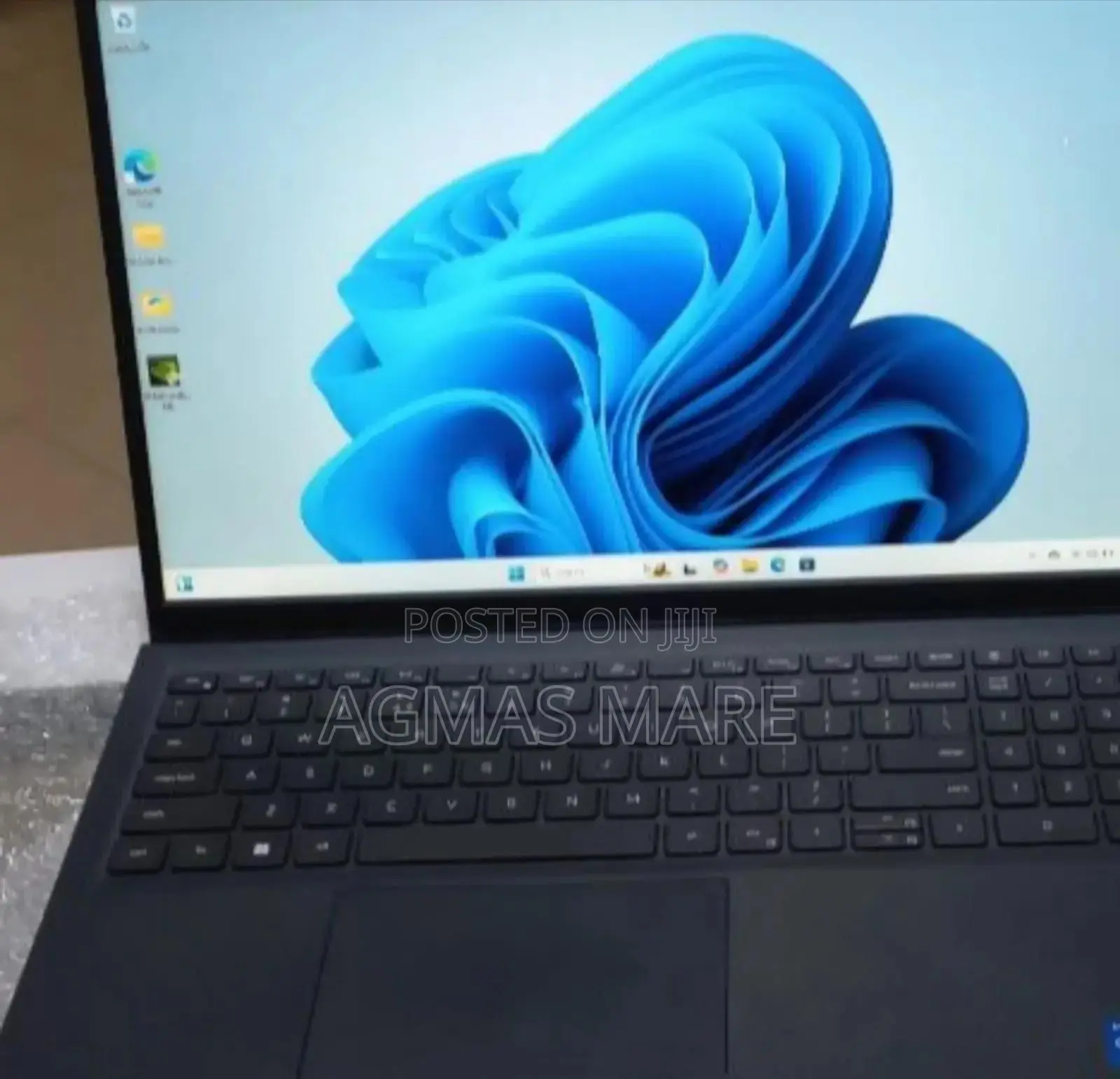 New Laptop Dell Vostro 3520 8GB Intel Core i5 SSD 1T