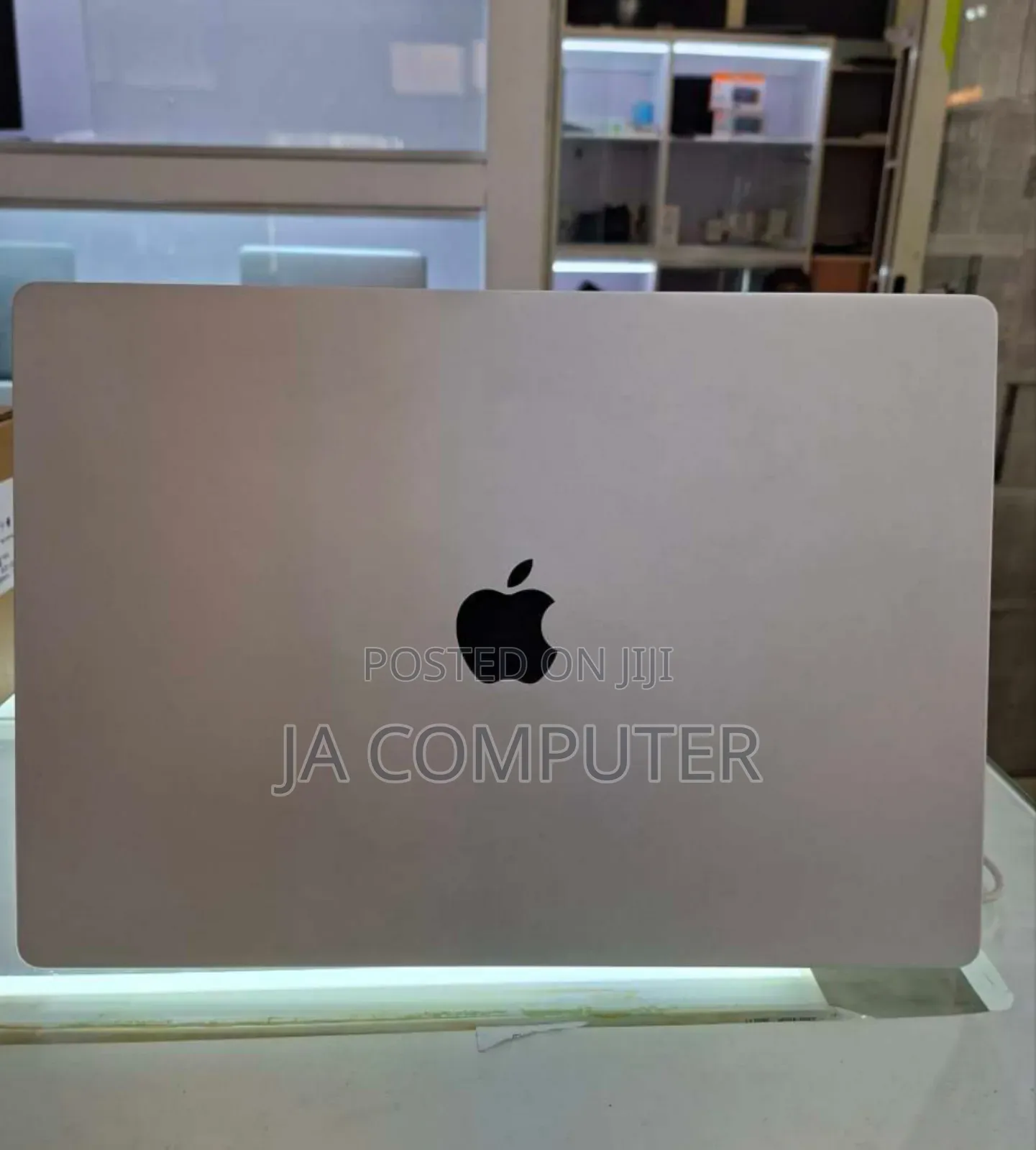 New Laptop Apple MacBook Pro M1 32GB Apple M1 Pro SSD 1T