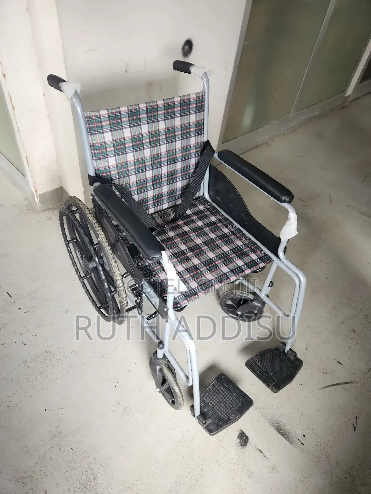 Wheelchair夷狄wheelchair Folded Medical Heavy Duty Wheelchair