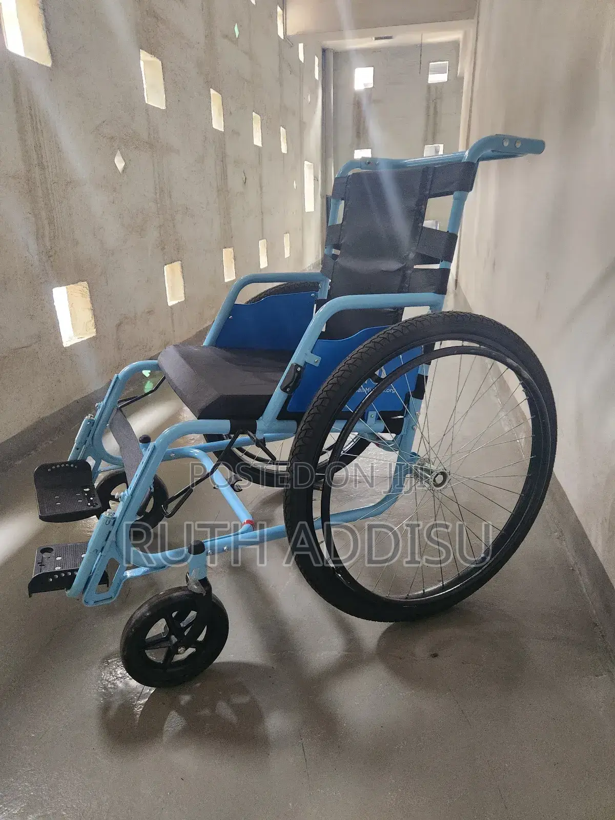 Foldable Very Strong Stainless Green Colored Wheelchair九龍wheelchair