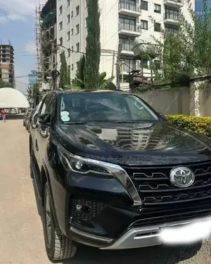 Photo - Toyota Fortuner 2023 Matt Black