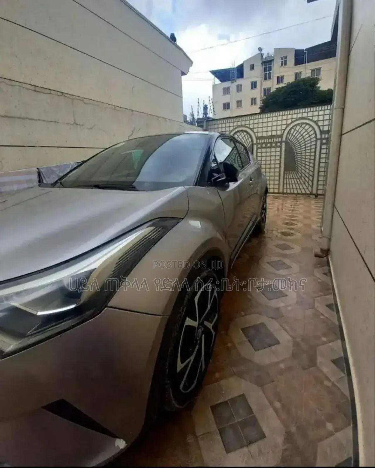 Toyota C-HR 2017 Pink