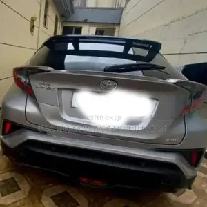 Toyota C-HR 2017 Pink