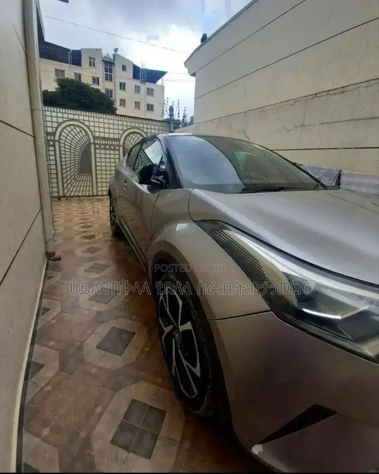 Toyota C-HR 2017 Pink