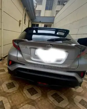 Toyota C-HR 2017 Pink