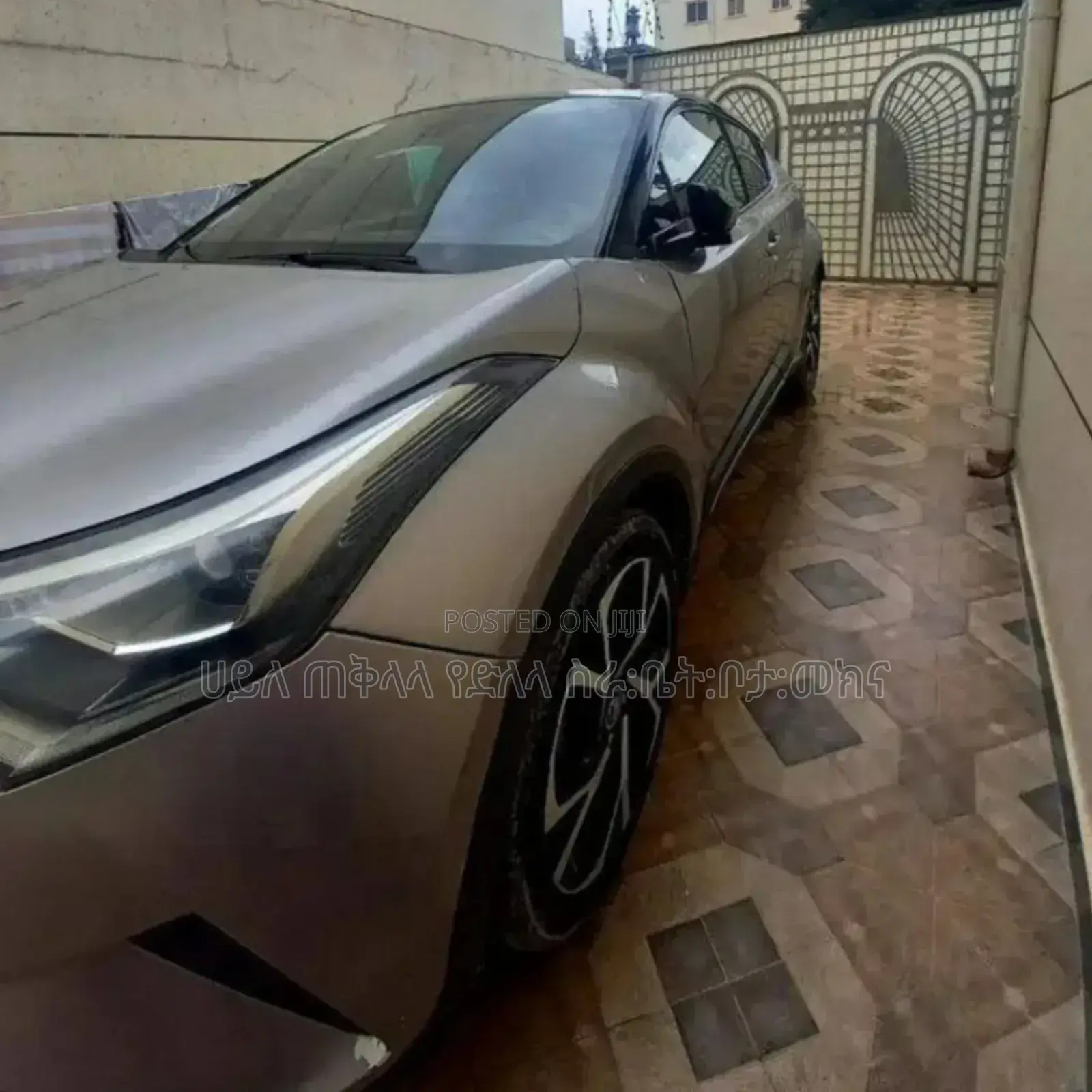 Toyota C-HR 2017 Pink