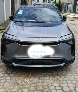 Photo - Toyota bZ4X 2023 Maroon