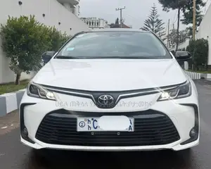 Photo - Toyota Corolla 2022 Ivory