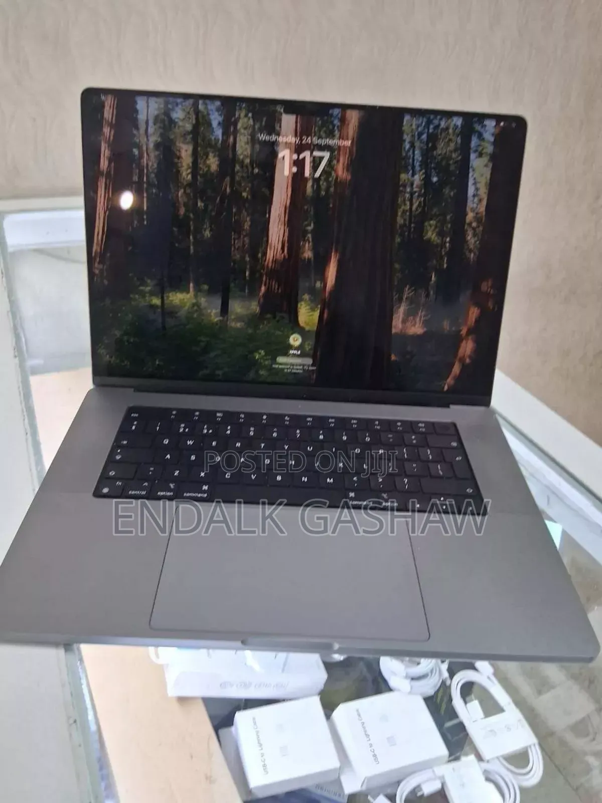 New Laptop Apple MacBook 32GB Apple M1 SSD 1T