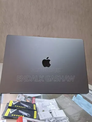New Laptop Apple MacBook 32GB Apple M1 SSD 1T
