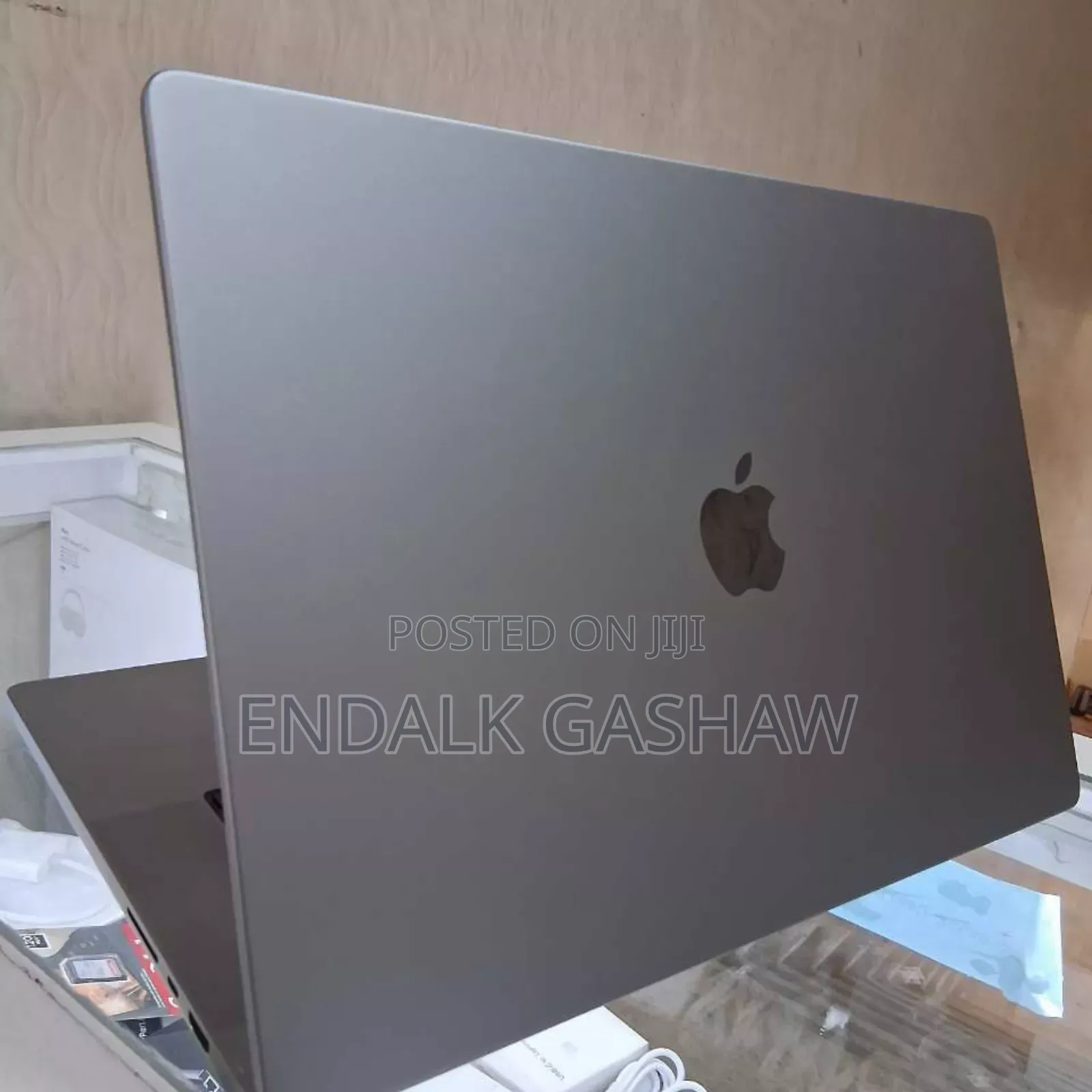 New Laptop Apple MacBook 32GB Apple M1 SSD 1T