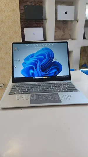 New Laptop Microsoft Surface 8GB Intel Core I5 SSD 256GB