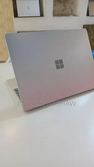 New Laptop Microsoft Surface 8GB Intel Core I5 SSD 256GB