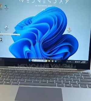 New Laptop Microsoft Surface 8GB Intel Core i5 SSD 128GB