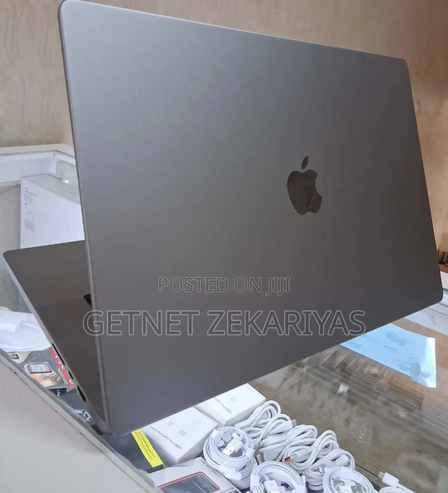 New Laptop Apple MacBook Pro 32GB Apple M1 Pro SSD 1T