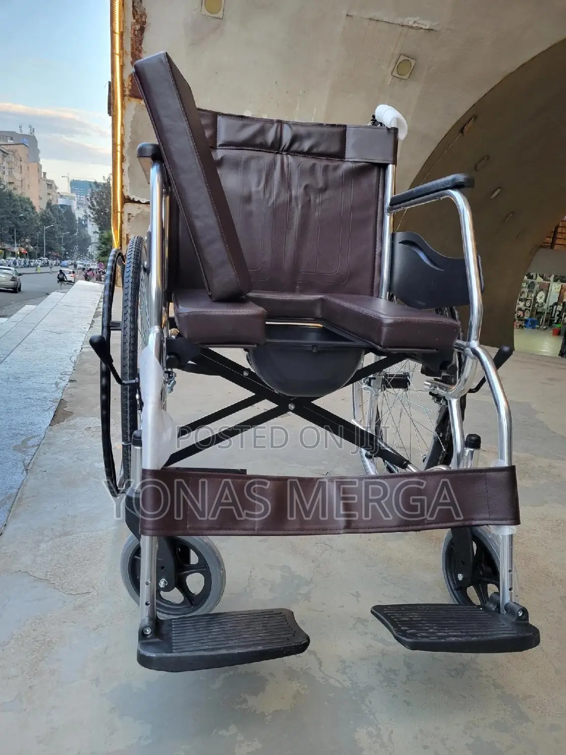 Wheelchair//Medical or Mobility Assistance. Product Type:Wheelchair.