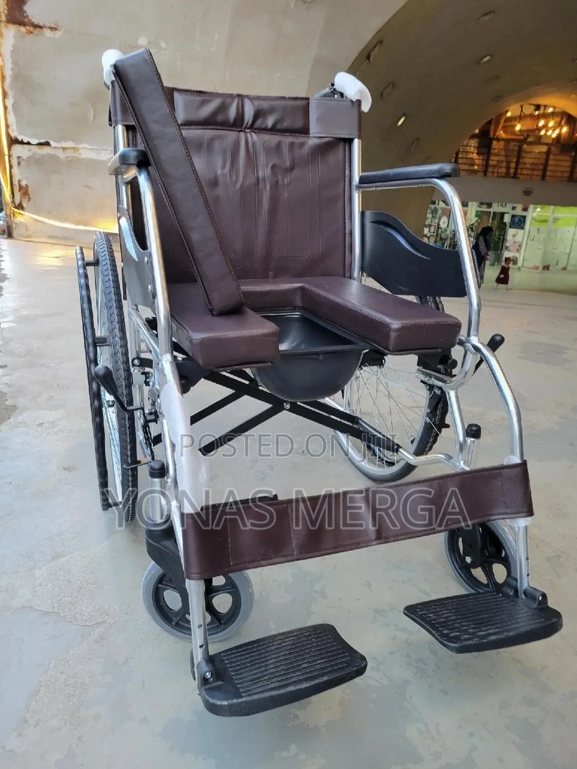 Toilet Wheelchair顎琴wilcher%/Function, Making It a "Commode Wheelchair"