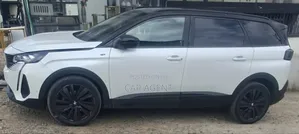 Photo - Peugeot 5008 2021 White