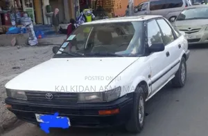 Photo - Toyota Corolla Hatchback 2019 White