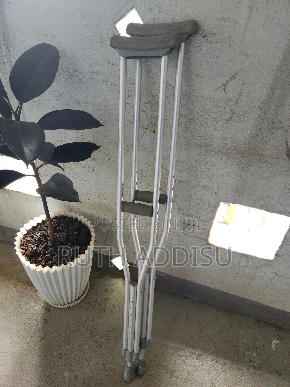 Axillary Bilateral Crutches墳地bilateral Crutches麵粉axillaryan Crutches