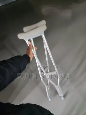 Bilateral Very Strong Crutches Almunium Adjustable Height Crutches