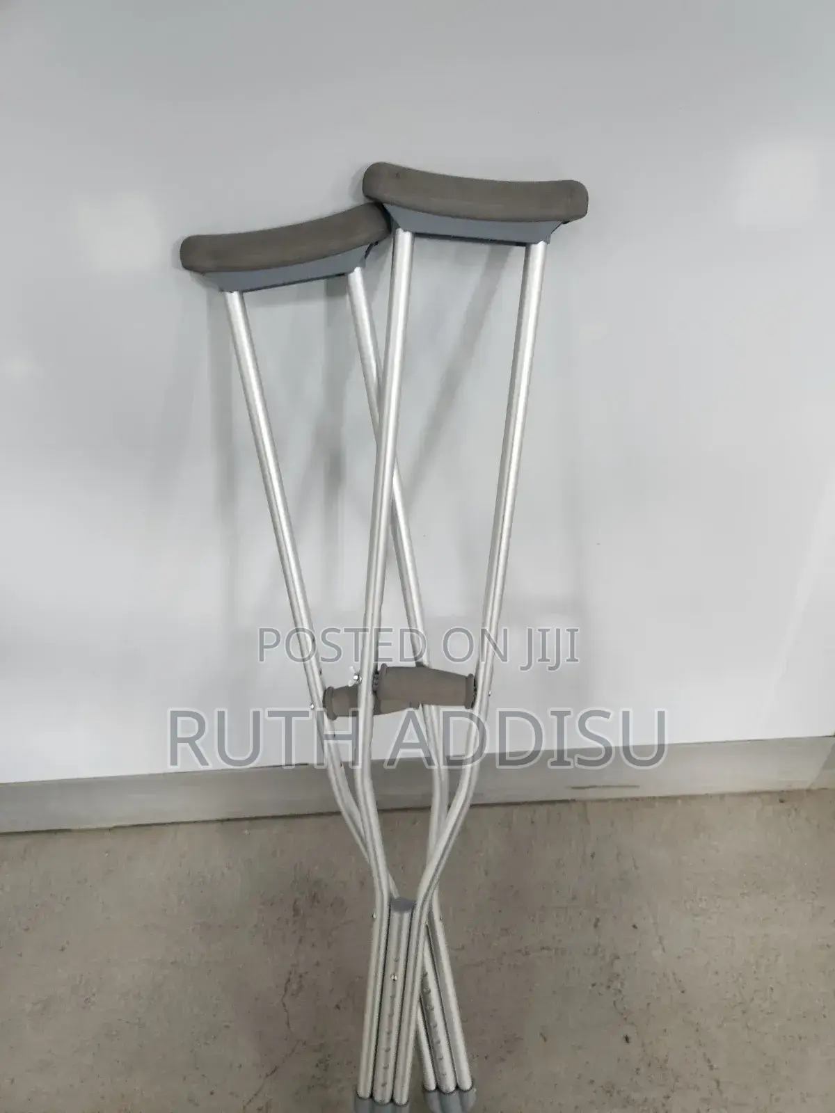 Crutches俠士bilateral Crutches New Almunium Safe Strong Foldable Crutche