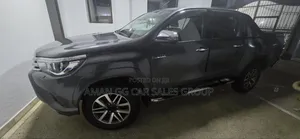 Photo - Toyota Hilux 2018 Black