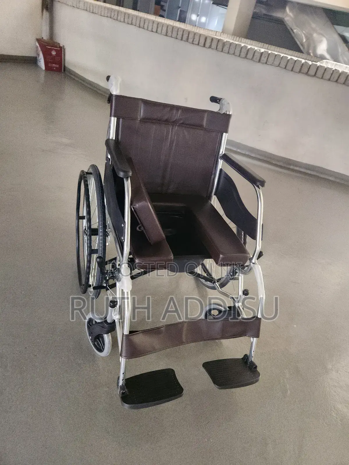 Foldable Commode Wheelchair匙的wheelchair知名toilet Wheelchair煞車wheelchair