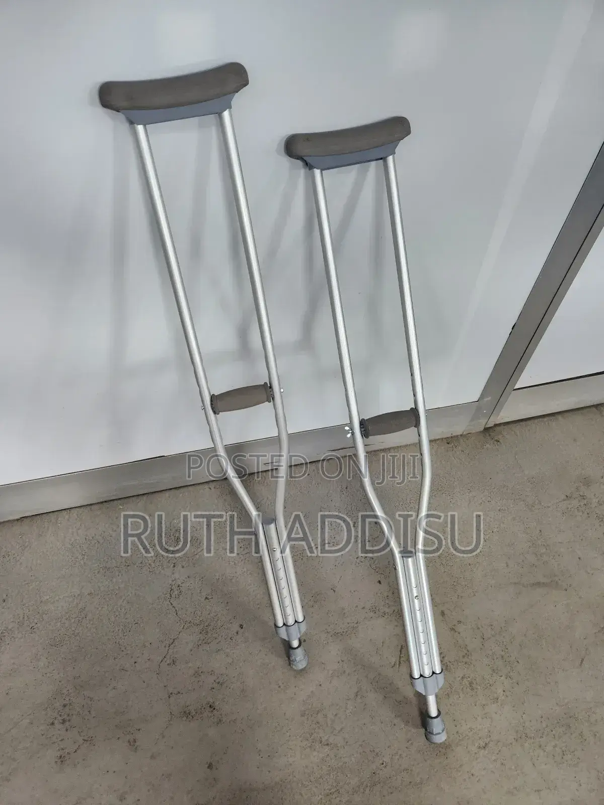Crutches Axillary Bilateral Crutches輕鬆very Strong Almunium 雞腿crutches