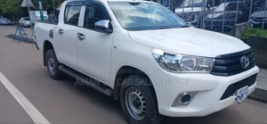 Photo - Toyota Hilux 2017 White