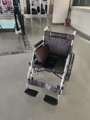 Photo - Commode Wheelchair痲我wheelchair建設toilet Wheelchair Almunium Wheelchair