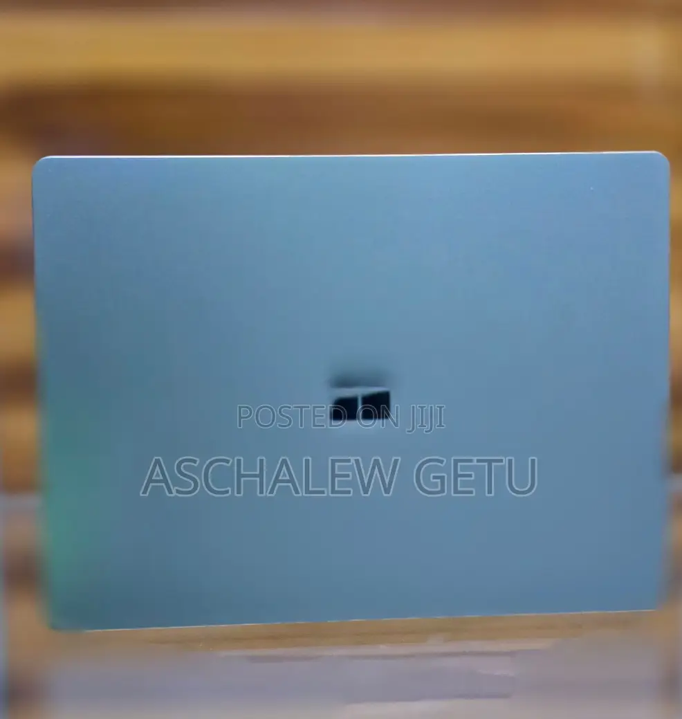 New Laptop Microsoft Surface 8GB Intel Core I5 SSD 256GB