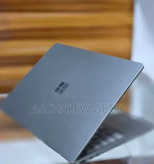 New Laptop Microsoft Surface 8GB Intel Core I5 SSD 256GB