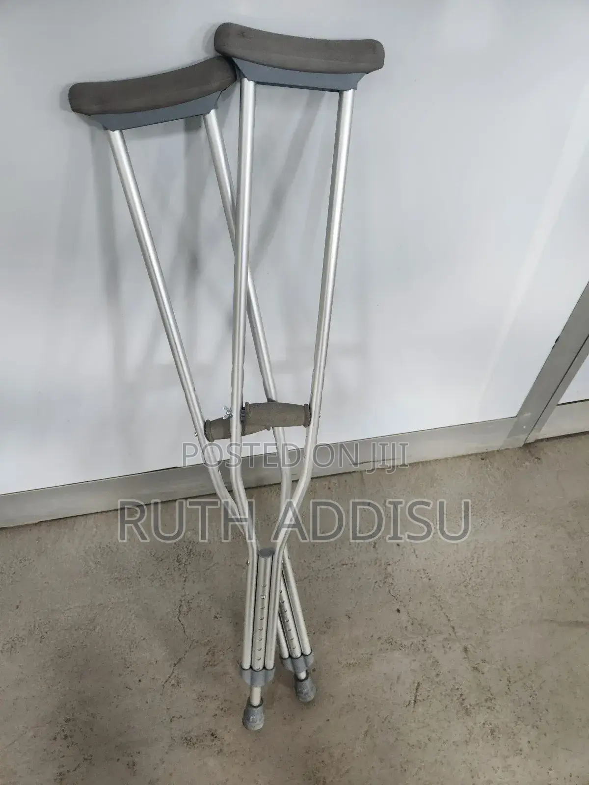 Crutches Rubber Top Axillary Bilateral Crutches廟街crutches New Medical