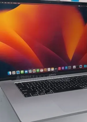 New Laptop Apple MacBook Pro 2019 16GB Intel Core I7 SSD 512GB