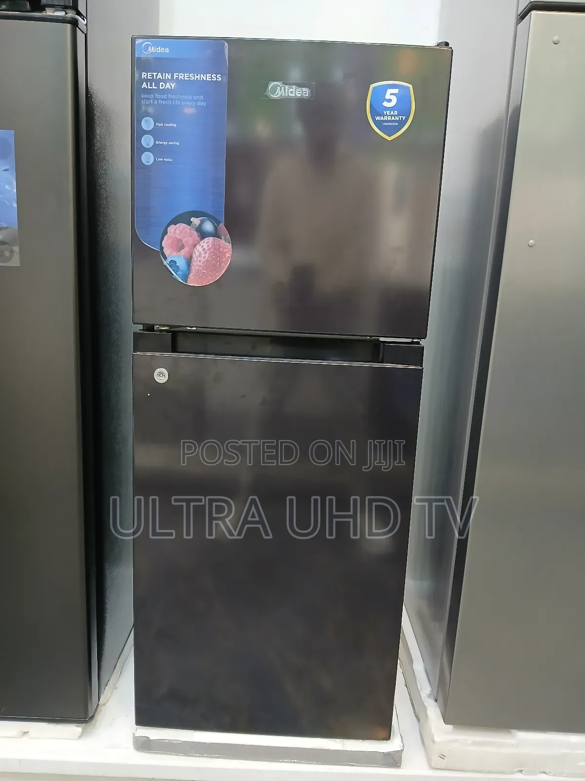 Media Refrigerator 187l