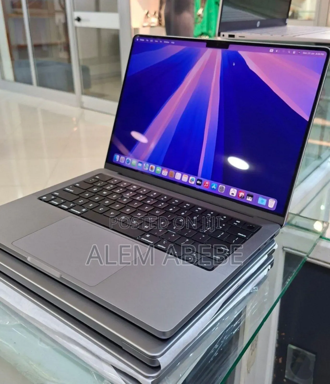 New Laptop Apple MacBook Pro M1 16GB Apple M1 Pro SSD 1T