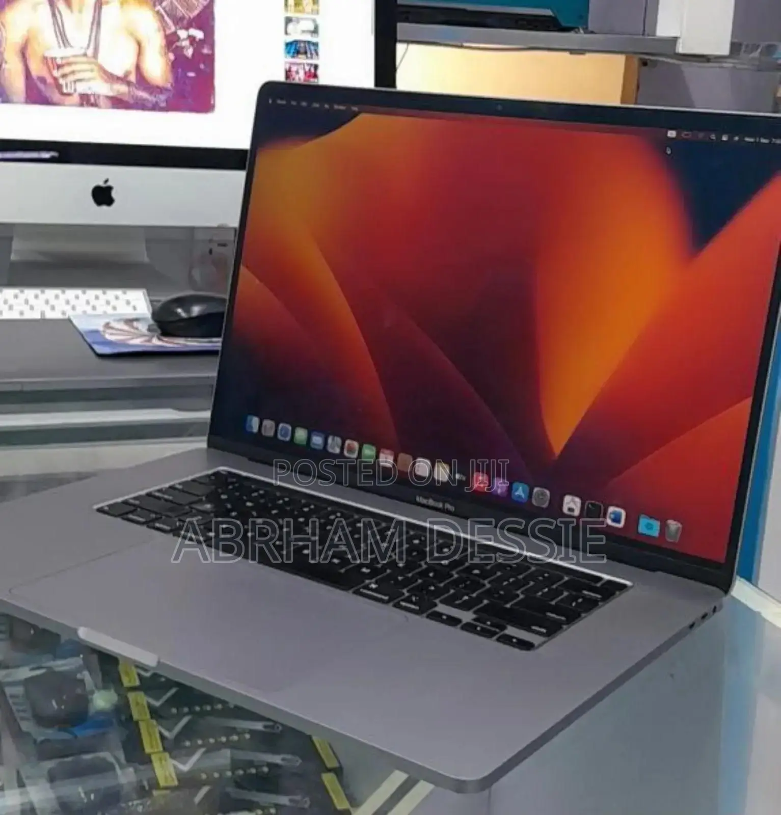 New Laptop Apple MacBook Pro 2019 16GB Intel Core I7 SSD 512GB