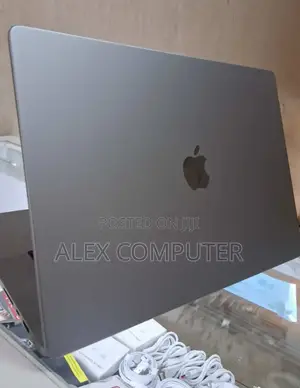 New Laptop Apple MacBook Pro M1 32GB Apple M1 Pro SSD 1T