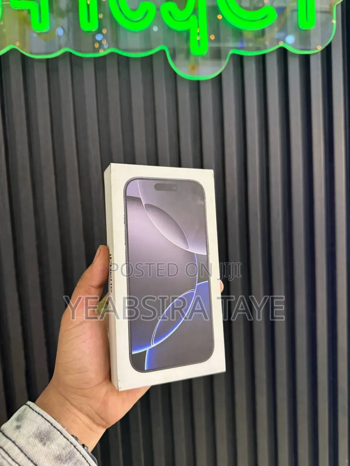 New Apple iPhone 16 Pro 128 GB Silver