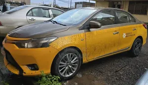 Photo - Toyota Yaris 2014 Yellow