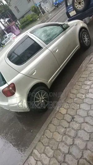 Toyota Vitz 2002 Silver