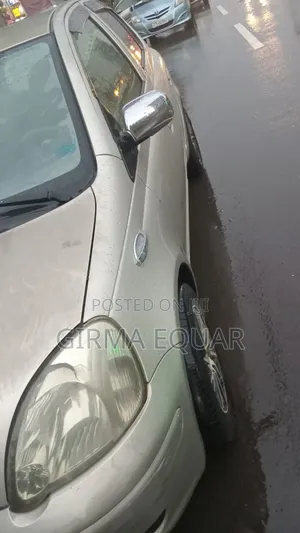 Toyota Vitz 2002 Silver