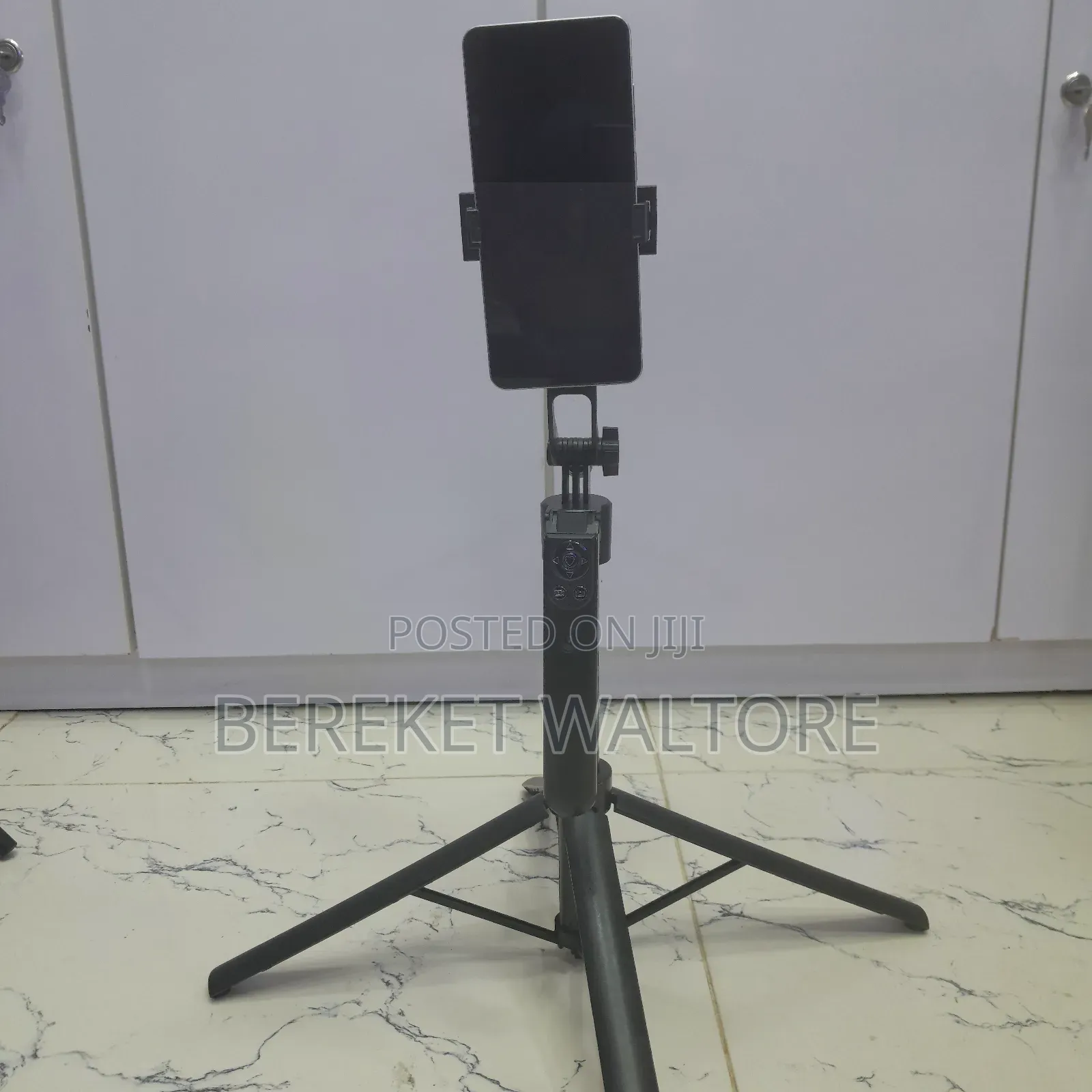 Intelligent Autotracking Tripod