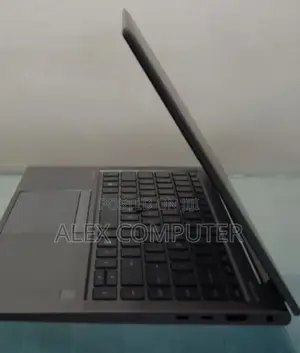 New Laptop HP ZBook Firefly G8 16GB Intel Core I7 SSD 512GB