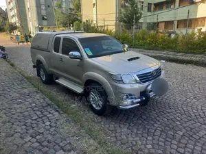 Photo - Toyota Hilux SR 4x4 2015 Blue