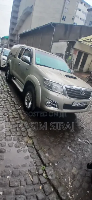 Toyota Hilux SR 4x4 2015 Blue