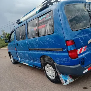 Toyota HiAce 2001 Blue